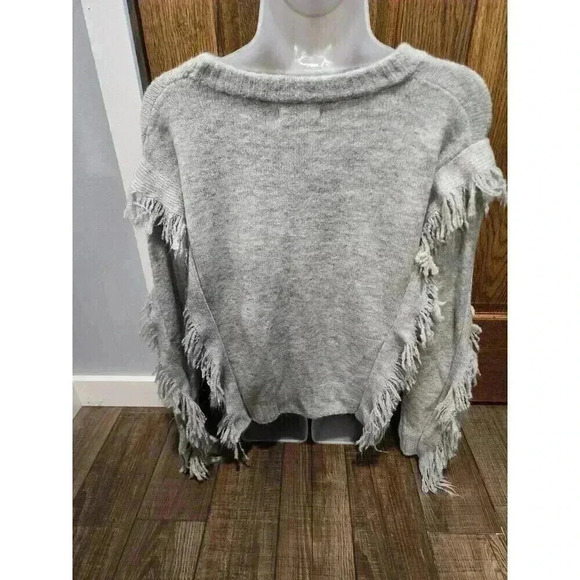 Elan Women's Gray Knit Soft Acrylic Blend CrewbNeck Cropped Top Sweater Size M - Picture 3 of 6